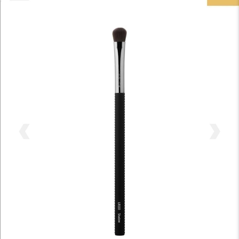 LARUCE Tapered Blending EYE Shadow Brush ! Amazing